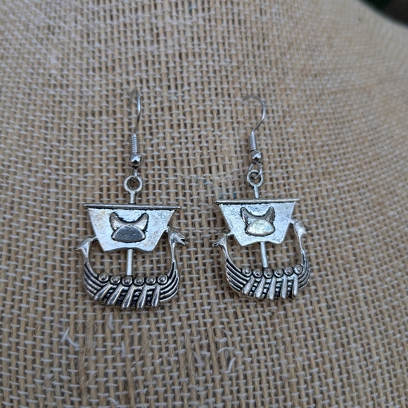 Viking Ship Earrings - Picture 7 of 8